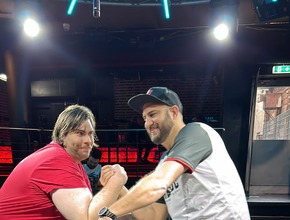 Tommy und Thorben bei der Behind the Scenes Arm Havoc Tour
